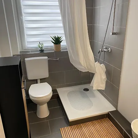 1 Ferienapartment Mit Parkmoeglichkeit Und Balkon *